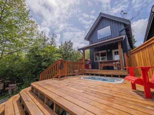 Bear Coast Cabin With Hot Tub, Patio, And Waterview