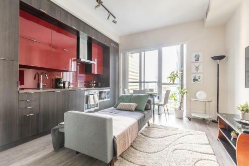 Stunning Cn Tower Views - 1br Upscale Loft - Prime Location