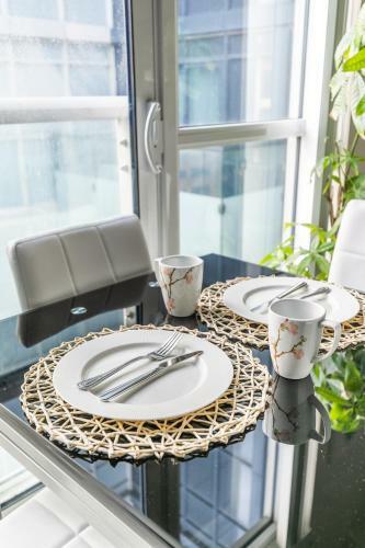 Stunning Cn Tower Views - 1br Upscale Loft - Prime Location