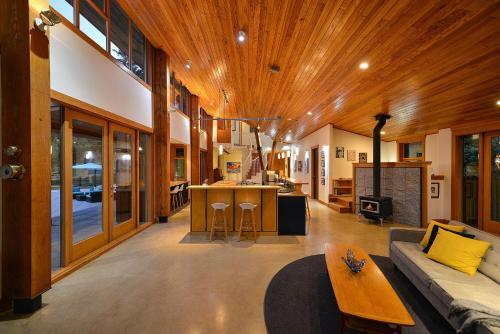 Bowen Island Luxury Estate