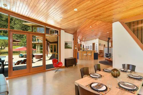 Bowen Island Luxury Estate