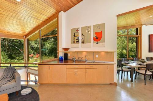 Bowen Island Luxury Estate