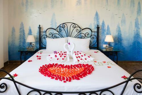 Azura Gold Hotel & Apartment