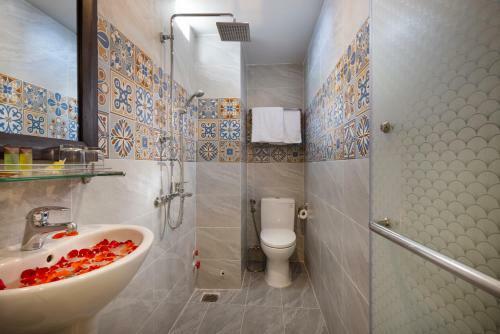 Azura Gold Hotel & Apartment