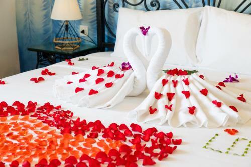 Azura Gold Hotel & Apartment