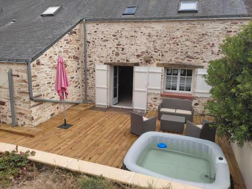 Maison Chaleureuse Avec Spa, Terrasse Et 3 Ch