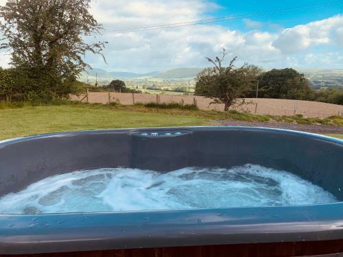 Moat Farm Glamping, The Motte
