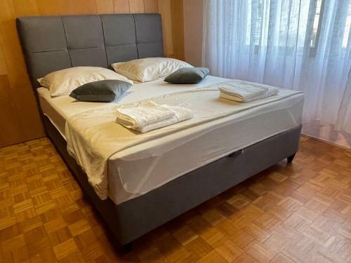 Hostal Apartment Ado