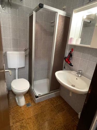 Hostal Apartment Ado