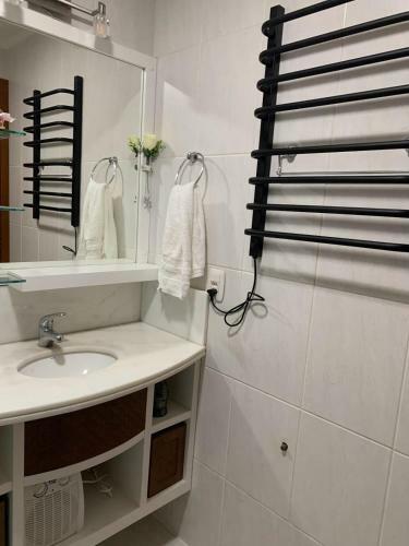 Apartamento Junto � Rua Coberta, Rec�m Decorado