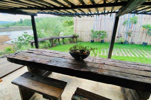 Cliff Cabin With Lake View At Karjat