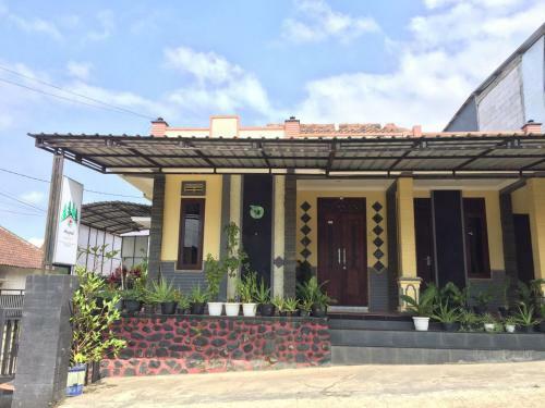 Villa Anggrek Homestay Kota Batu