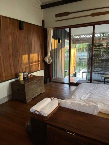 Hotel Humz Canal Stay