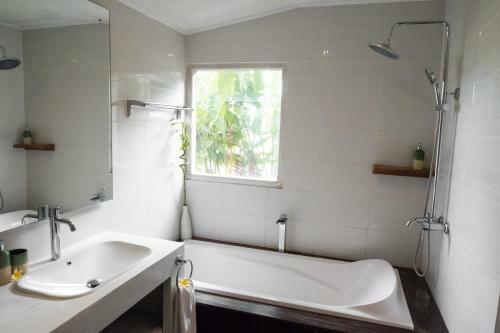 Hotel B Saya Villas
