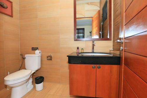 Three-bedroom Pool Villa Only 250m From The Beach