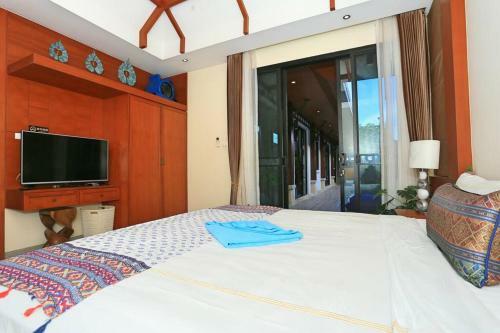 Three-bedroom Pool Villa Only 250m From The Beach
