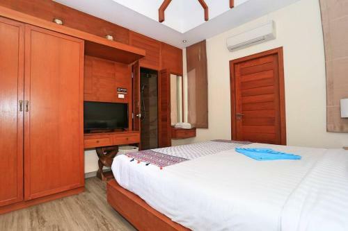 Three-bedroom Pool Villa Only 250m From The Beach