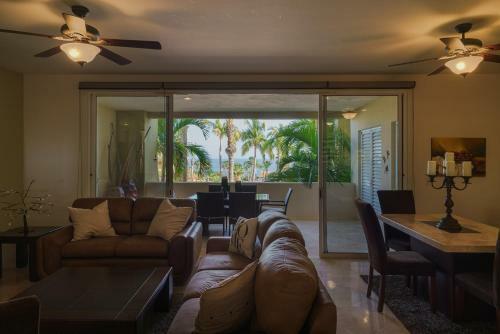 Gorgeous Ocean & Golf Course Views! Beautiful 2 Bed2 Bath Condo!