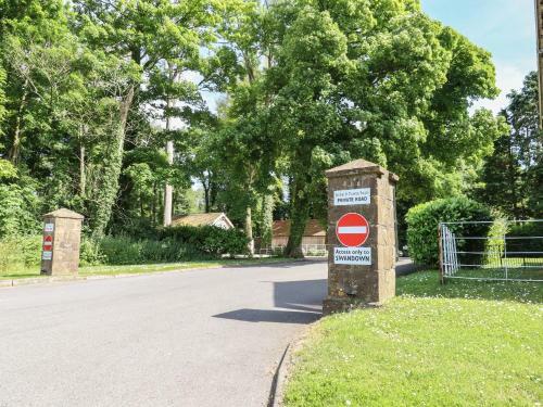 Swandown, 18 Netherhaye