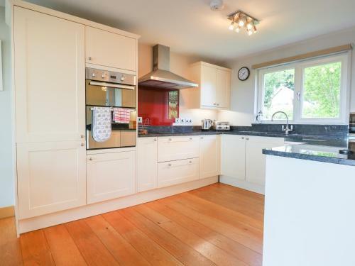 Swandown, 18 Netherhaye