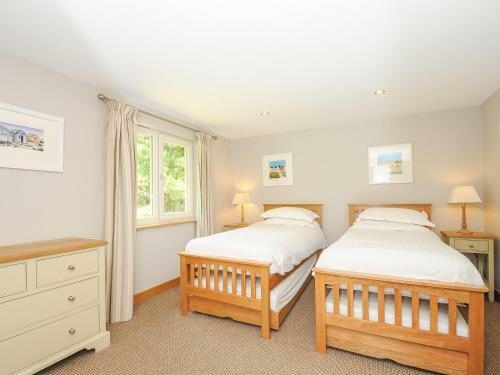 Swandown, 3 Blackdown