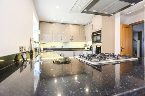 Seascape - 4 Bed Home In Bracklesham Bay