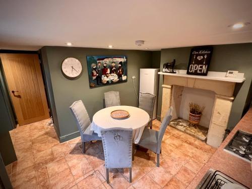 Unique & Stylish Town House, Central Cheltenham