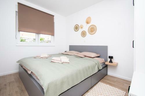 Pape Apartments