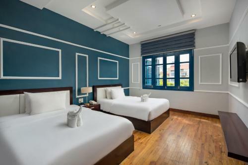 Sunday Hotel