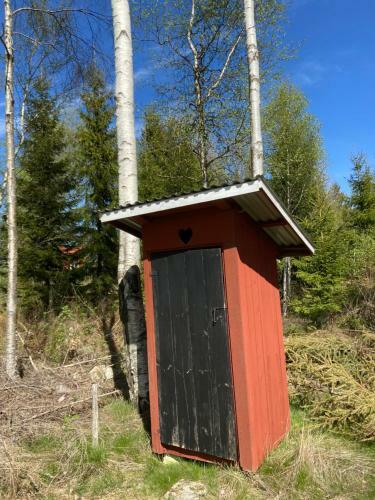 Trevlig R�d Liten Stuga