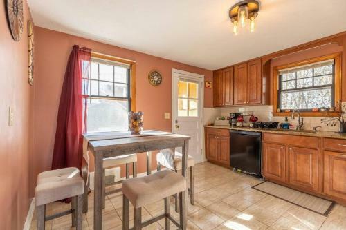 Luxury Cape On Farmington & Plainville Border