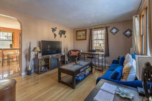 Luxury Cape On Farmington & Plainville Border
