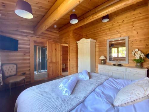 Oak Log Cabin