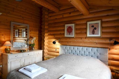 Oak Log Cabin
