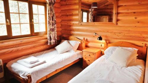 Oak Log Cabin