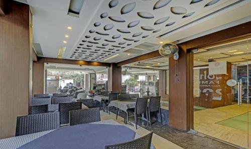 Loharkar Family Hotel (L A Rooms)