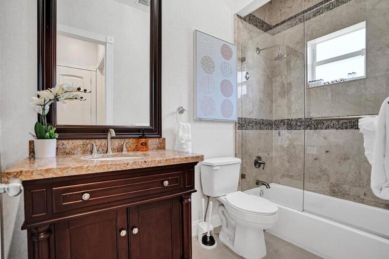 8-br With Pool & Mini-golf & Soccer