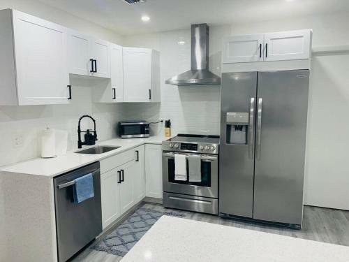 Modern 3/2 Home In Hollywood