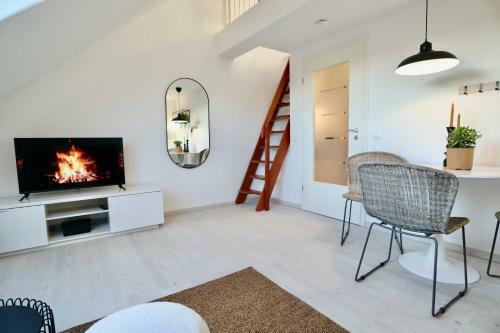 Gallery Apartment: Maisonette + Free Parking + Netflix