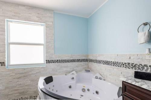Lovely 3br House - 7 Min From Downtown