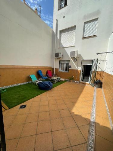Apartamento Piso Con Patio Privado Y Estudio Anexo.