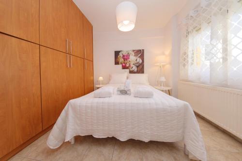 Aphrodites Deluxe Apartment 1