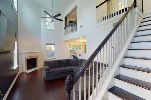 Modern 3 Bed/2.5 Bath House (recently Renovated)