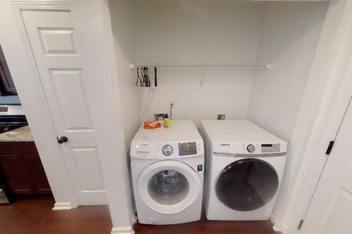 Modern 3 Bed/2.5 Bath House (recently Renovated)