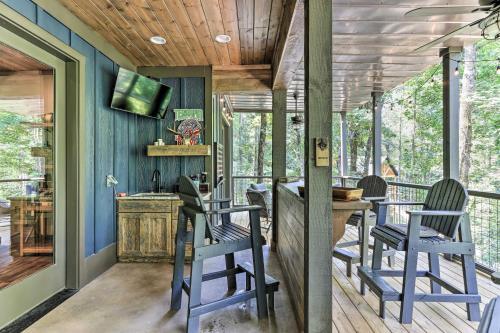 Luxe Ellijay Cabin Escape Hot Tub, Fire Pit!