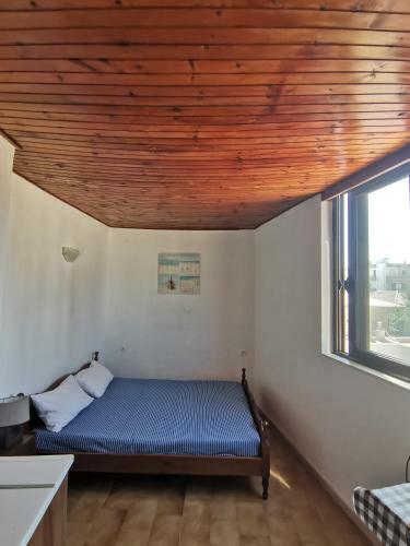 Small Apartment (studio) In Town With Sea View