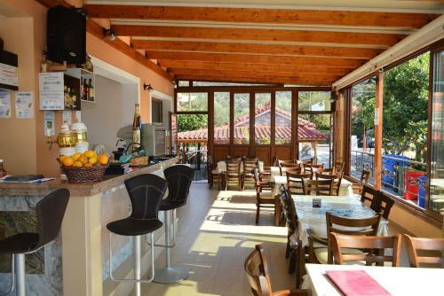 Hostal Room In Apartment - A Spacious And Bright Studio With Balcony
