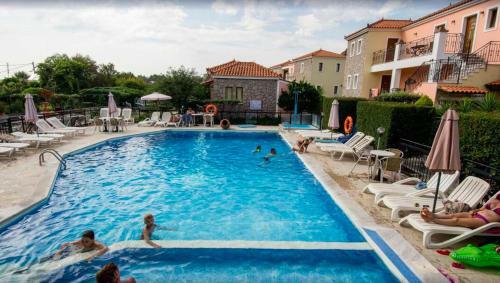 Hostal Room In Apartment - A Spacious And Bright Studio With Balcony
