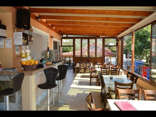 Hostal Room In Apartment - A Spacious And Bright Studio With Balcony
