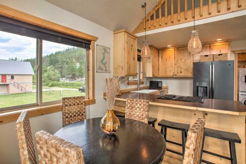 Waterfront Cabin With 2 Boat Docks And Mtn Views!
